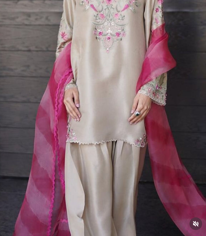 Mehrunisa Lahriya Suit Set