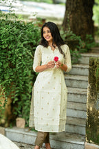 Lucia Ivory kurtaset