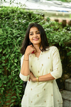 Lucia Ivory kurtaset