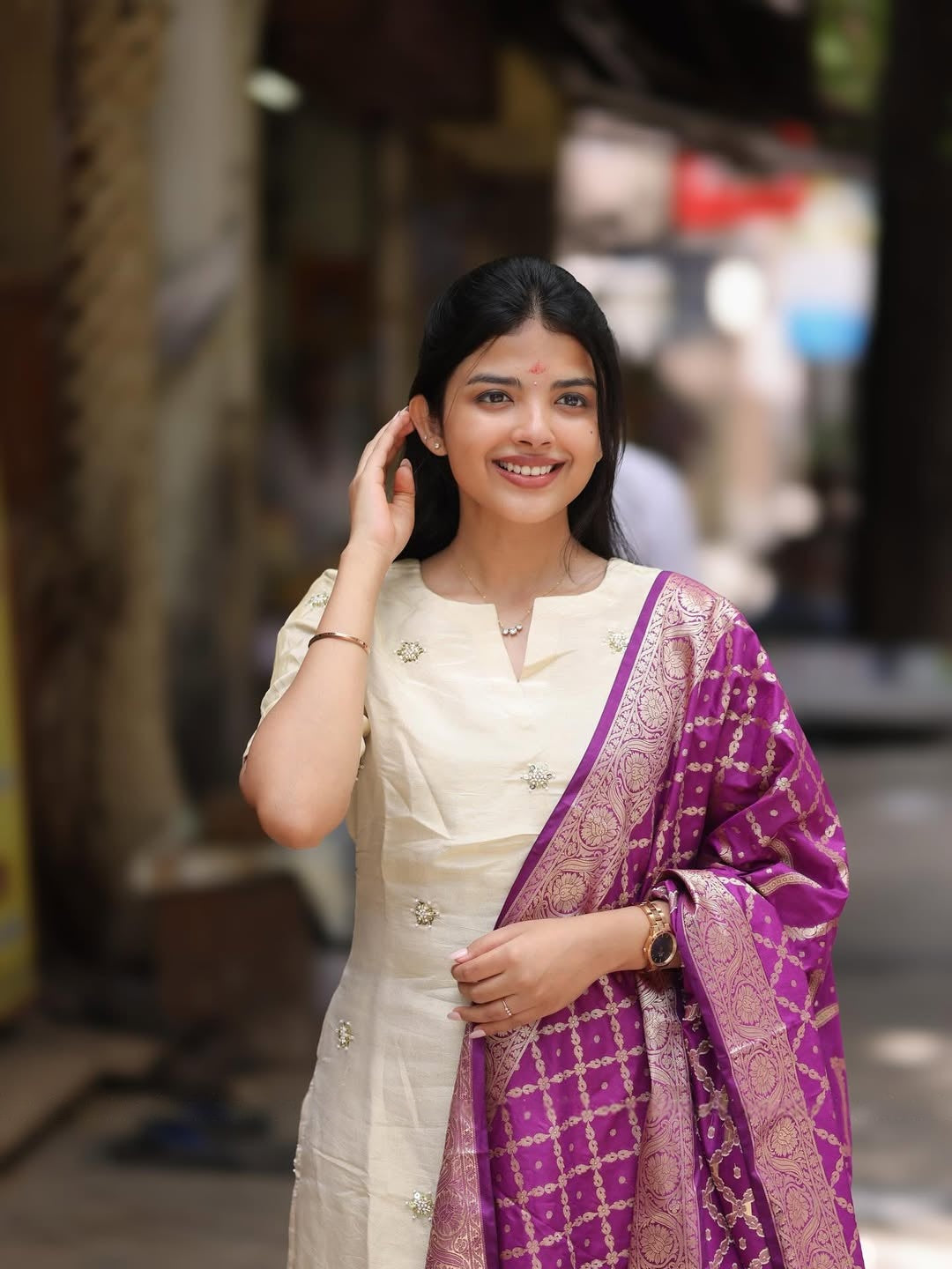 Yashoda Shrungar Tissue Handwork Kurti Banarasi Set