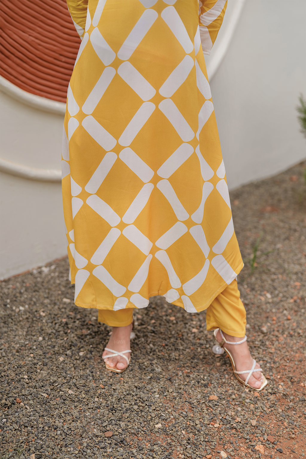Lemon Prism Yellow Viscose Co-ord with V-Neckline & 3/4th Sleeves
