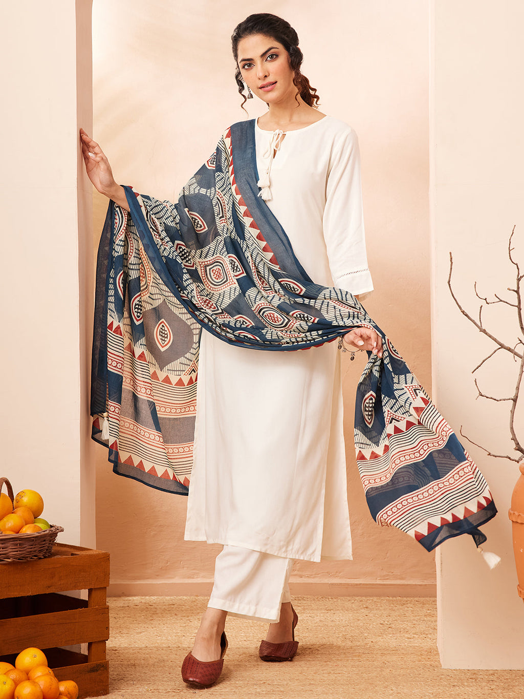 Niva Women's Off White Rayon Solid Straight Kurta Set