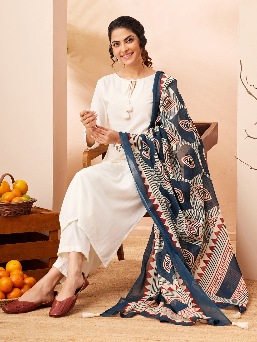 Niva Women's Off White Rayon Solid Straight Kurta Set