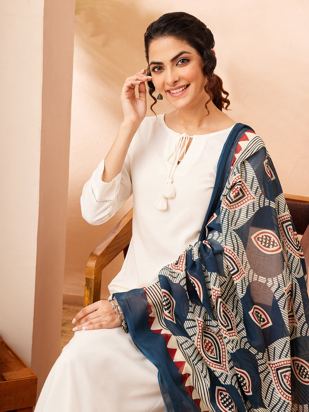 Niva Women's Off White Rayon Solid Straight Kurta Set
