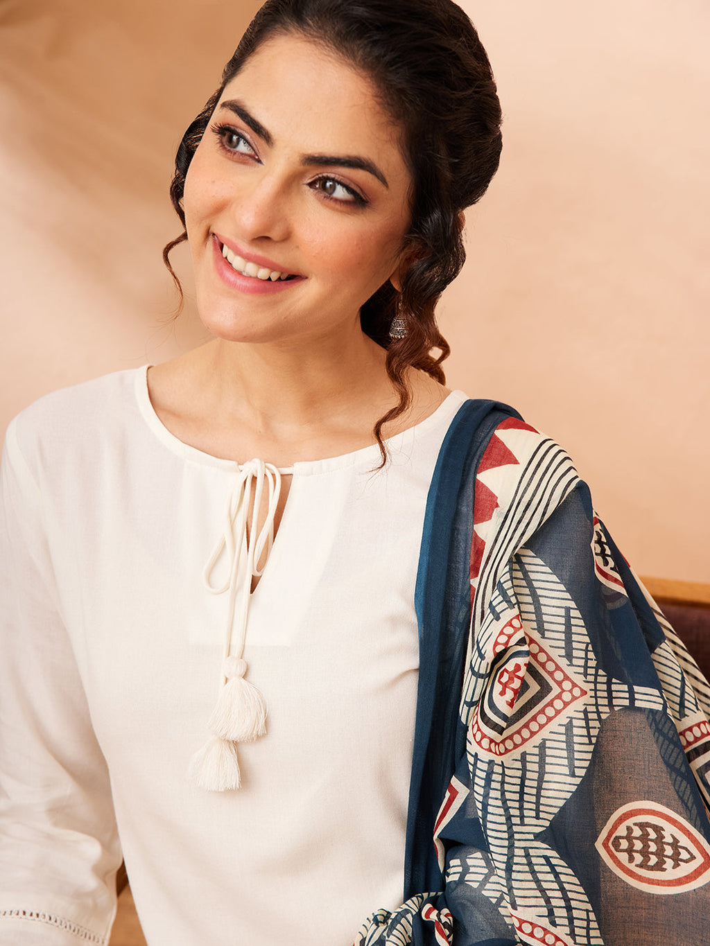 Niva Women's Off White Rayon Solid Straight Kurta Set