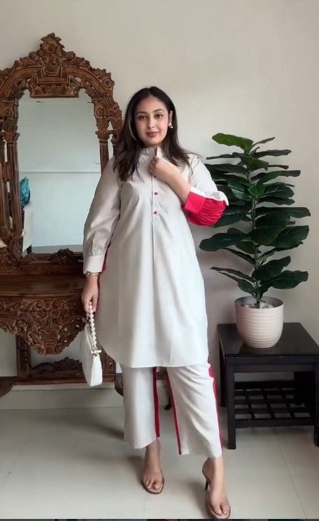 Dora Dori Chic Colourblocked Mandarin Collar Kurta & Trouser Set