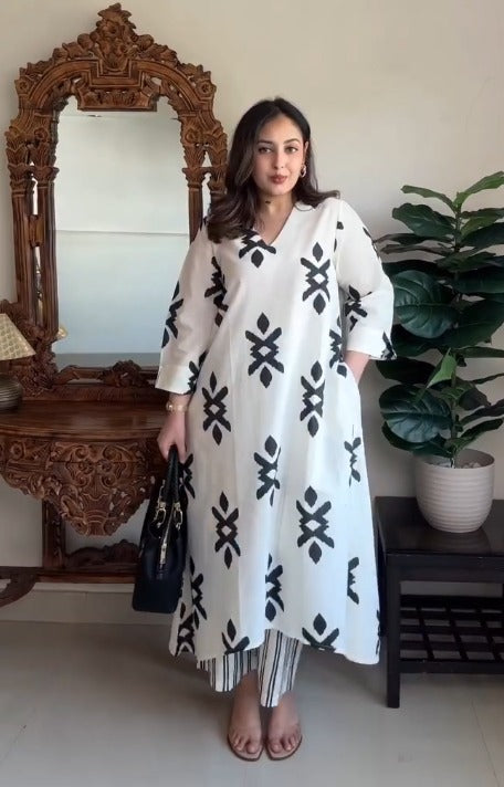 Women Geometric Printed Cotton A-Line Kurta with Palazzo