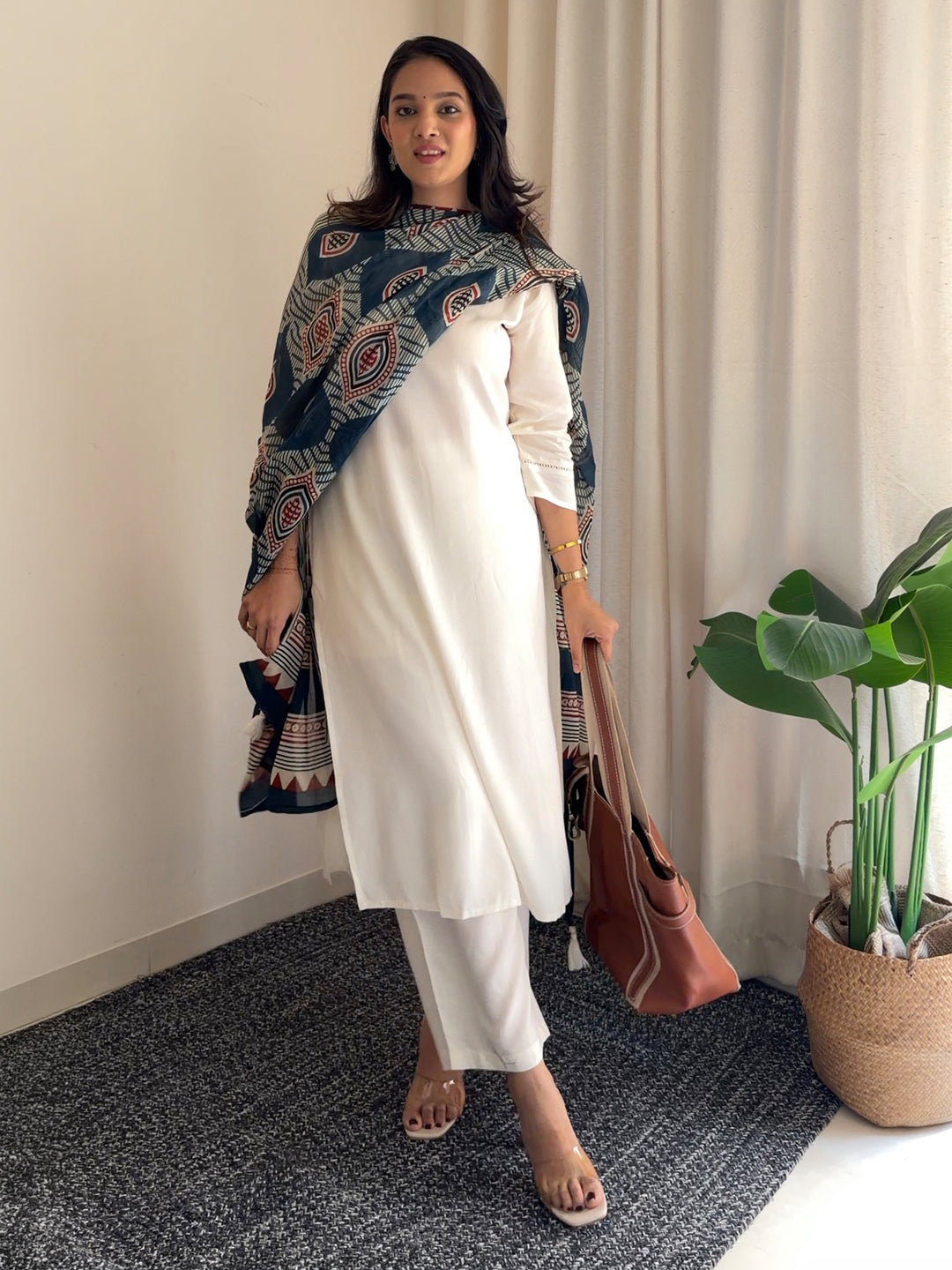 Niva Women's Off White Rayon Solid Straight Kurta Set