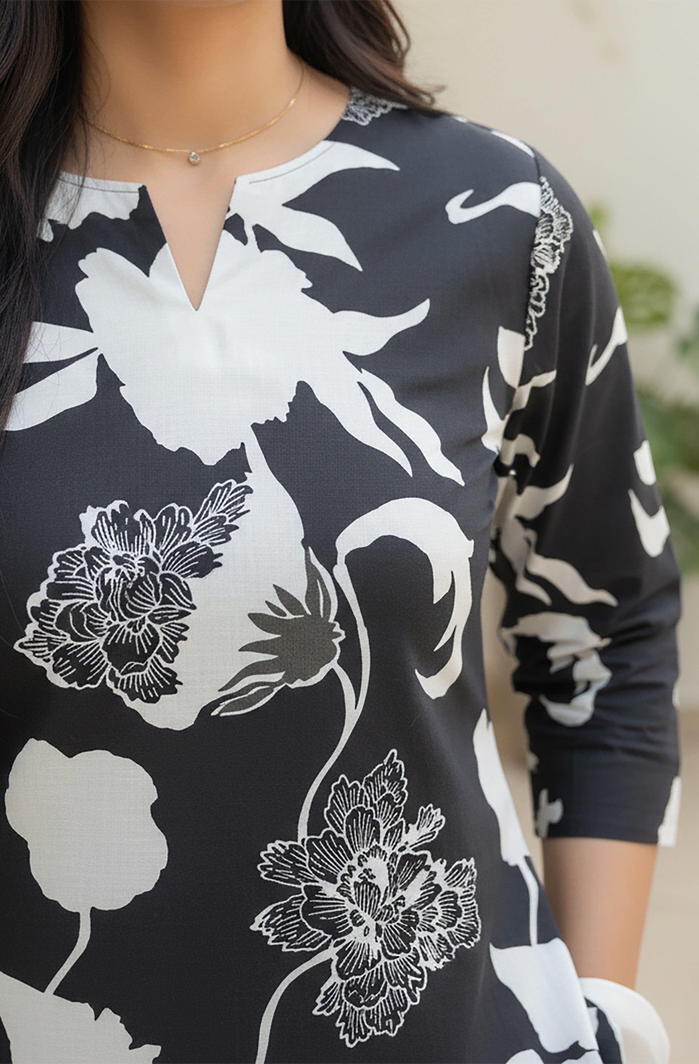 Niva's Women's Black Cotton Floral Printed A-line Top