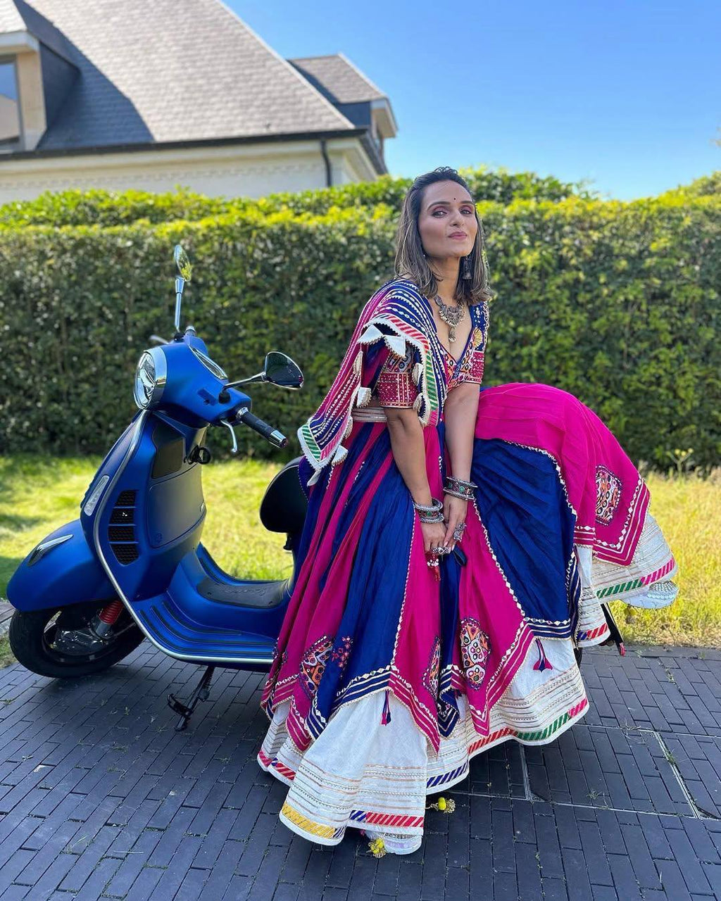 Saira Gulabi Garba Glow  Double Layer Choli